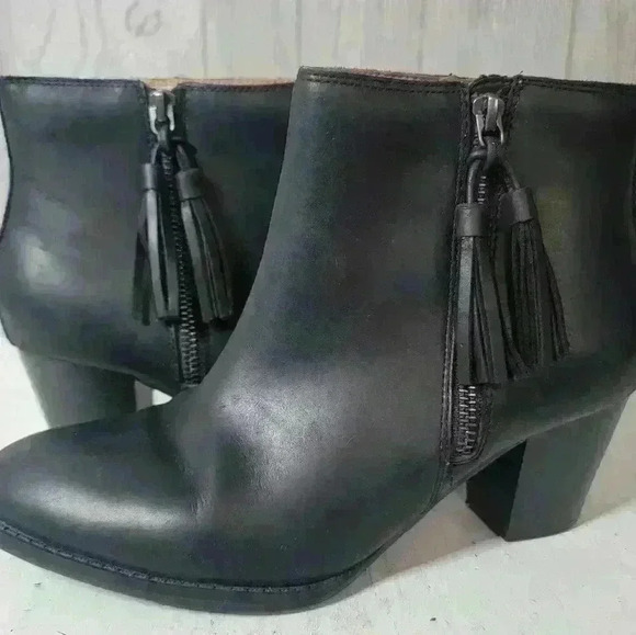 Vionic black booties with frindge zipper pull. - Picture 1 of 15